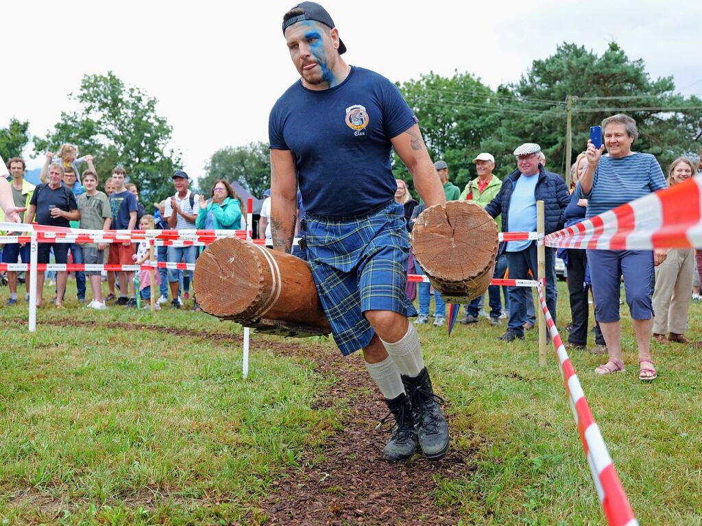 Sieben martialische Disziplinen gibt es in diesem Jahr bei den Highland Games: Baumstammwerfen, Tauziehen, Fasshochwurf, Axtwerfen, Lauf mit Gewichten, Baumstamm-Slalom und Weinfassrollen.