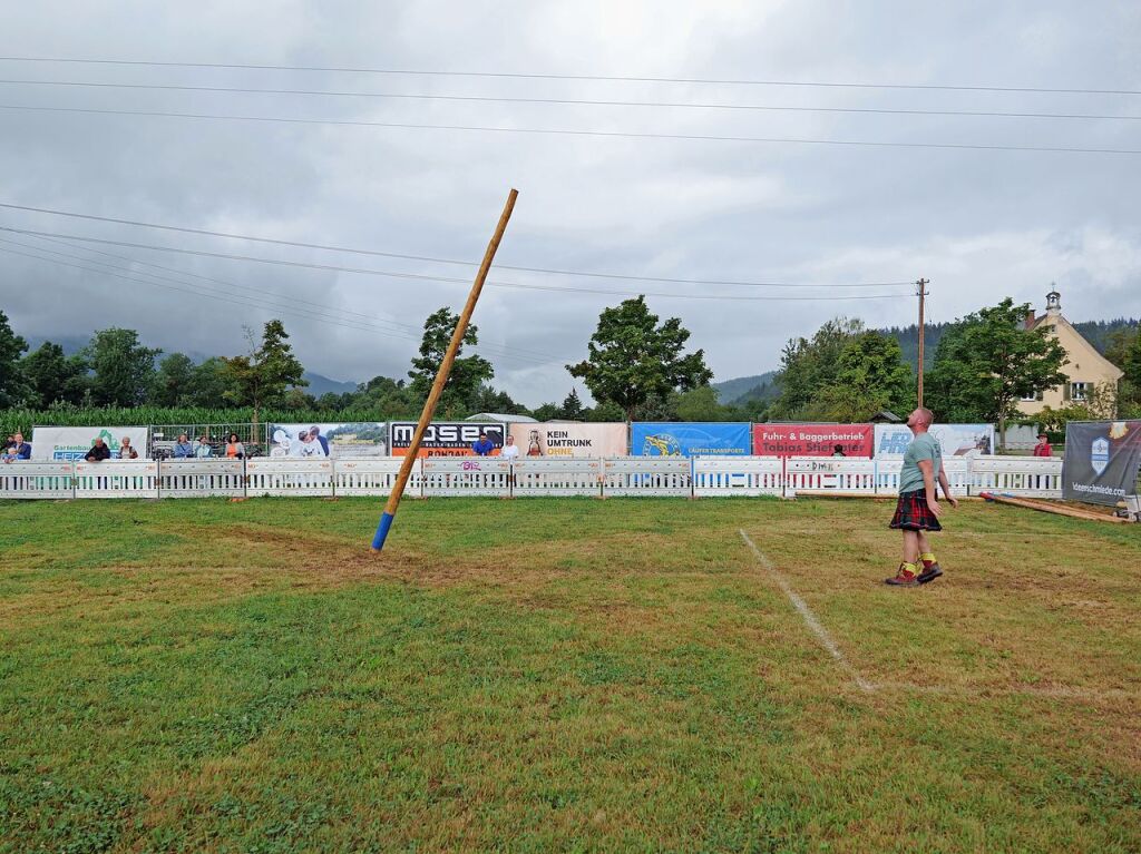 Sieben martialische Disziplinen gibt es in diesem Jahr bei den Highland Games: Baumstammwerfen, Tauziehen, Fasshochwurf, Axtwerfen, Lauf mit Gewichten, Baumstamm-Slalom und Weinfassrollen.