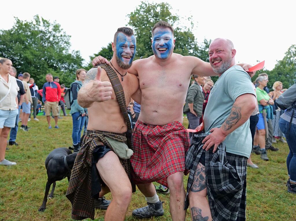 Sieben martialische Disziplinen gibt es in diesem Jahr bei den Highland Games: Baumstammwerfen, Tauziehen, Fasshochwurf, Axtwerfen, Lauf mit Gewichten, Baumstamm-Slalom und Weinfassrollen.