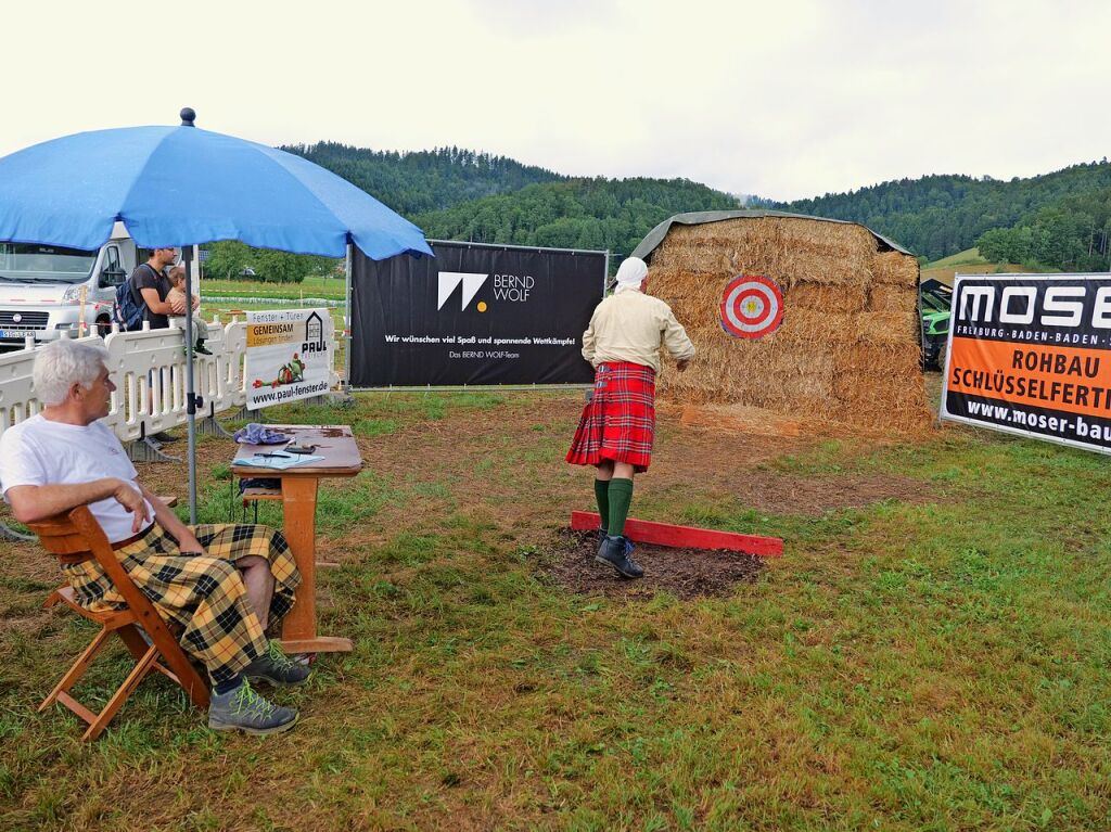 Sieben martialische Disziplinen gibt es in diesem Jahr bei den Highland Games: Baumstammwerfen, Tauziehen, Fasshochwurf, Axtwerfen, Lauf mit Gewichten, Baumstamm-Slalom und Weinfassrollen.