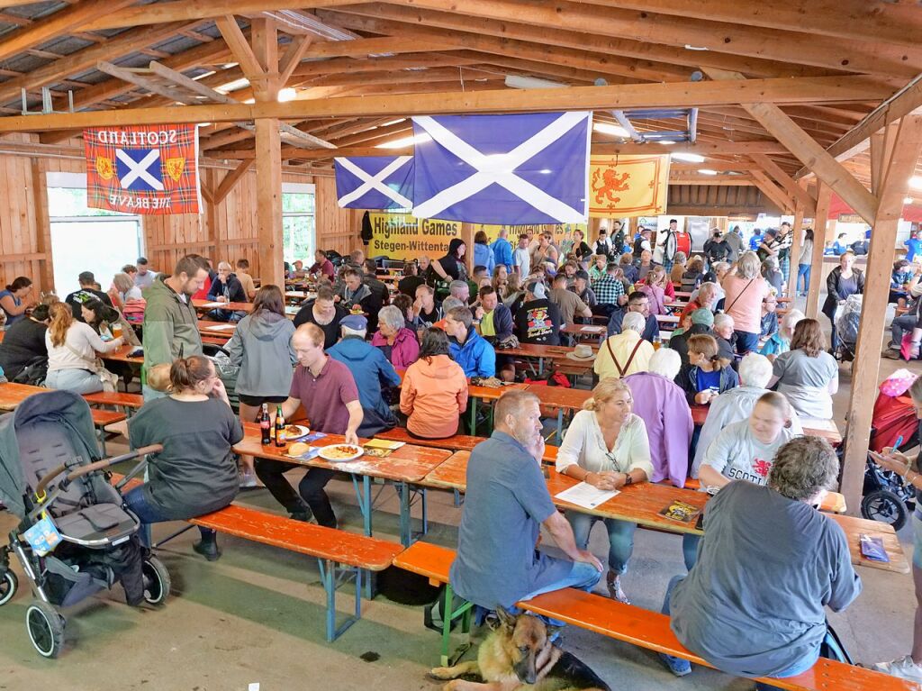 Sieben martialische Disziplinen gibt es in diesem Jahr bei den Highland Games: Baumstammwerfen, Tauziehen, Fasshochwurf, Axtwerfen, Lauf mit Gewichten, Baumstamm-Slalom und Weinfassrollen.