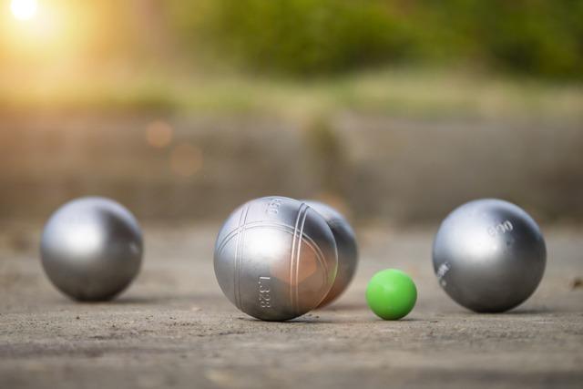 "Konzentration ist die Kunst": 300 Frauen und Mnner spielen Boule-Turniere in Ettenheim