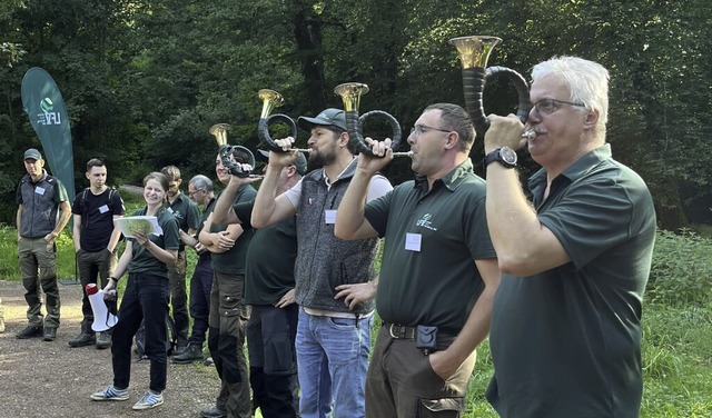 Passende Einstimmung: Jagdhrner erffneten die Waldrallye  | Foto: Edgar Biehler