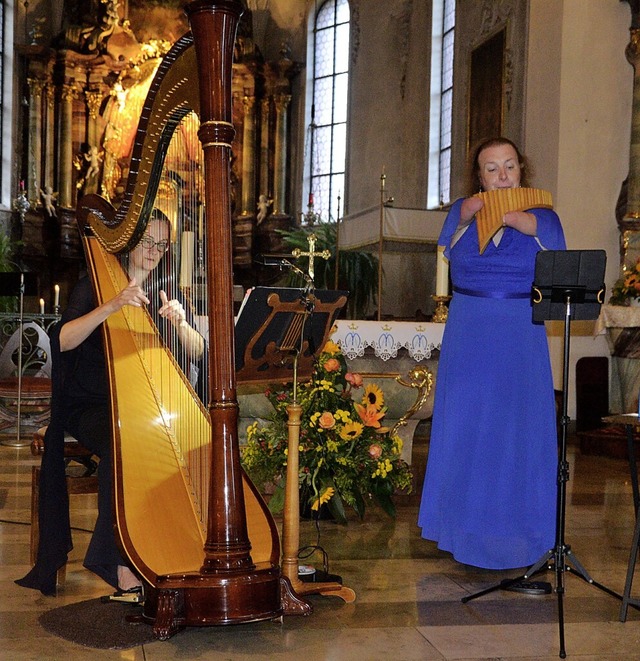 Hannah Schlubeck (rechts) und Isabel M...usik aus verschiedenen Jahrhunderten.   | Foto: Christiane Sahli