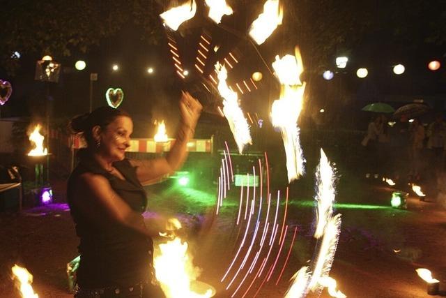 Lichterfest begeistert mit Feuershow und Musik