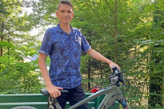 Matthias Jehle ist gerne mit dem E-Bike im Wald unterwegs.  | Foto: Annemarie Rsch