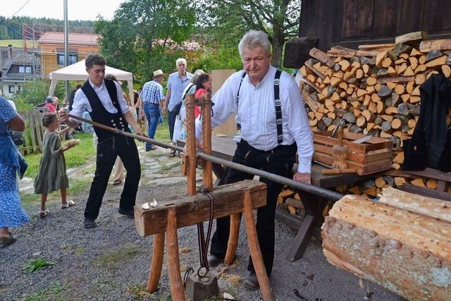 Beim Holzschneflertag in Bernau wird altes Handwerk gepflegt