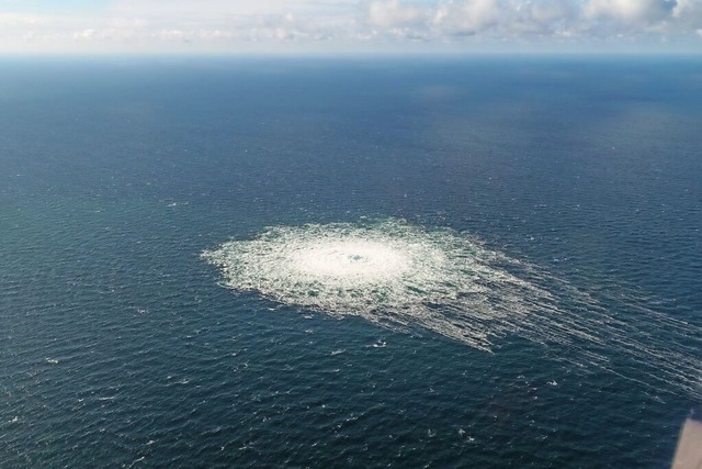 Dnemark, Bornholm: Das vom dnischen ...in der Nhe von Bornholm aus der Luft.  | Foto: - (dpa)