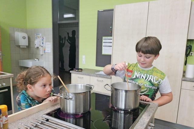 Beim Ksekurs fr Kinder in Rheinfelden darf auch mal was schief gehen