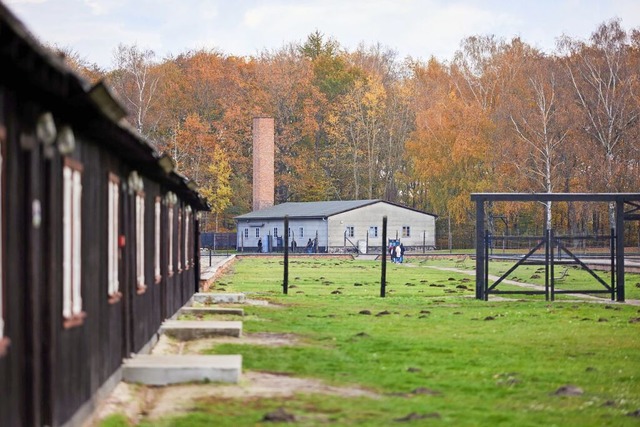 Ein Blick auf das ehemalige Konzentrat...ge KZ-Sekretrin Irmgard F. besttigt.  | Foto: Jan Dzban (dpa)