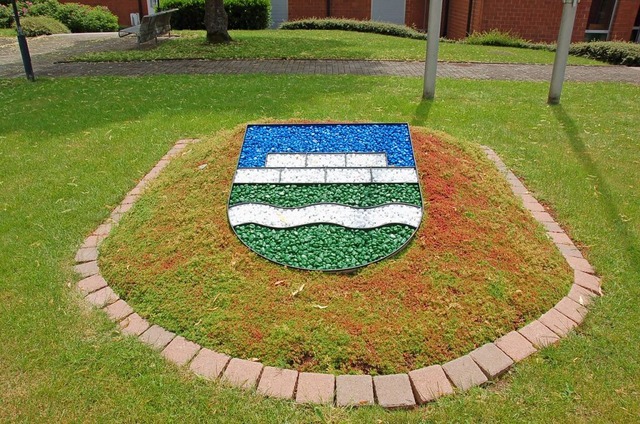 Das Steinener Wappen hat eine Mauer in seiner Mitte.  | Foto: Robert Bergmann