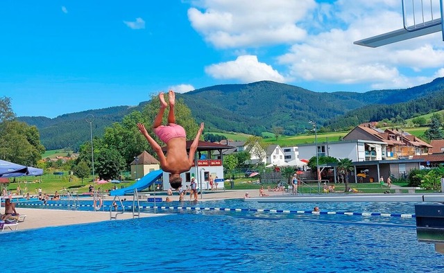 Es ist Freibadsommer. Und egal ob kuns...s Personal hlt immer die Augen offen.  | Foto: Tobias Winterhalter