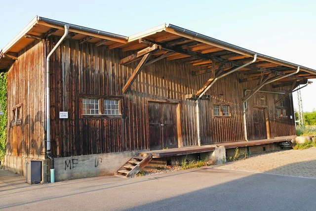 Die historische Gterhalle am Bahnhof Efringen-Kirchen  | Foto: Victoria Langelott