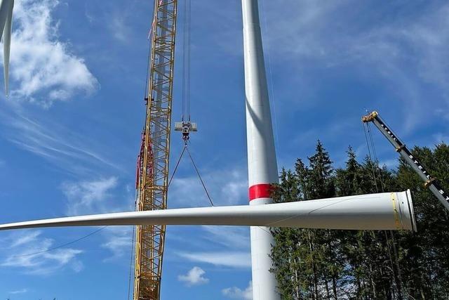 Neues Windrad auf dem Schillingerberg steht und erhlt nun den letzten Feinschliff