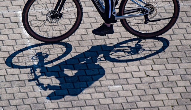 Die Radfahrer mussten rztlich versorgt werden.  | Foto: Stefan Sauer