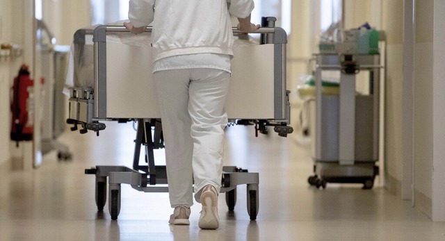 Fehler, die nie passieren drften, kom...ieder in deutschen Krankenhusern vor.  | Foto: Marijan Murat (dpa)