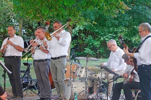 Kerniger Blues und fetziger Groove im Emilienpark in Grenzach