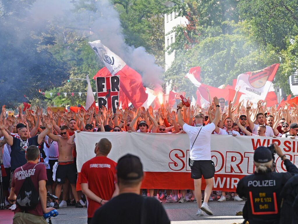 „Pyrotechnik ist doch kein Verbrechen“, dachten sich einige SC-Fans.