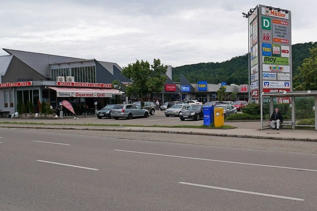 Mehr als einen Briefkasten gibt es bal...Edeka-Markt einen Filialcontainer auf.  | Foto: Michael Gottstein