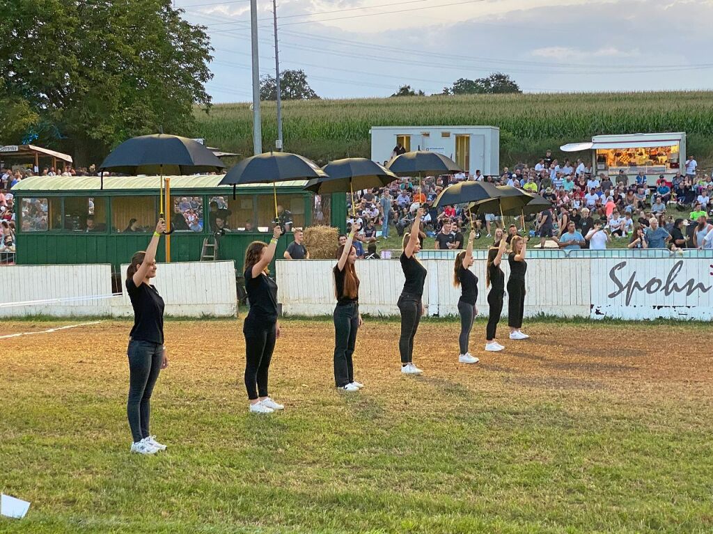 Die Grid-Girls teilten die Fahrerspuren ein.