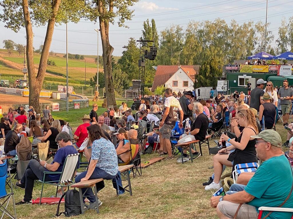 Viele Rennfans kamen schon nachmittags zum Training an den Markgrfler Ring.