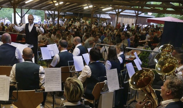 Volle Buden &#8211; das Bergfest erfreut sich groer Beliebtheit.  | Foto: Ulrich Senf