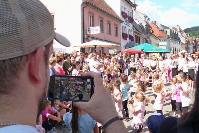 Elzacher feierten ihr Fest wie die Fasnet, nur ohne Larve