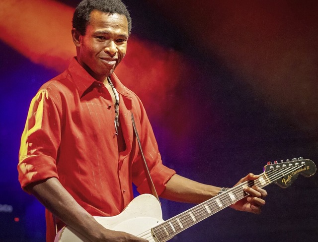 Solomon Hicks kredenzte zeitgem gesp...Blues auf dem Talschulplatz in Wehr.    | Foto: Paul Eischet