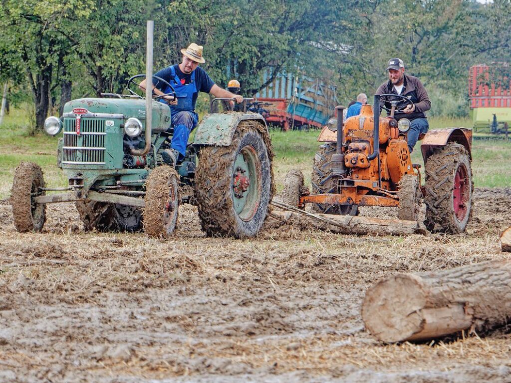 Auf in den Schlamm ... Szenen vom 34. Bulldog- und Oldtimertreffen der Bulldog- und Schlepperfreunde Oberhausen am Sonntag.