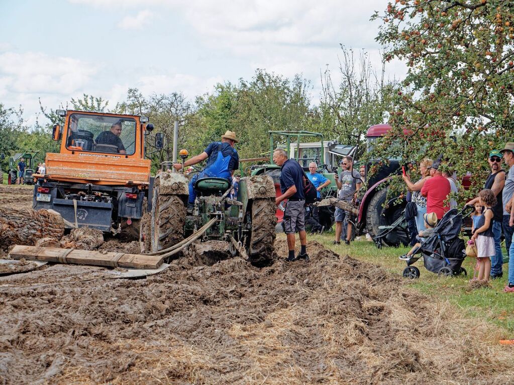 Auf in den Schlamm ... Szenen vom 34. Bulldog- und Oldtimertreffen der Bulldog- und Schlepperfreunde Oberhausen am Sonntag.