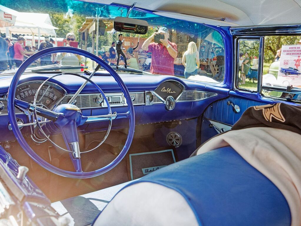 Viel bestaunt und fotografiert wurde dieser schmucke Chevrolet Bel Air - natrlich mit passenden Accessoires.