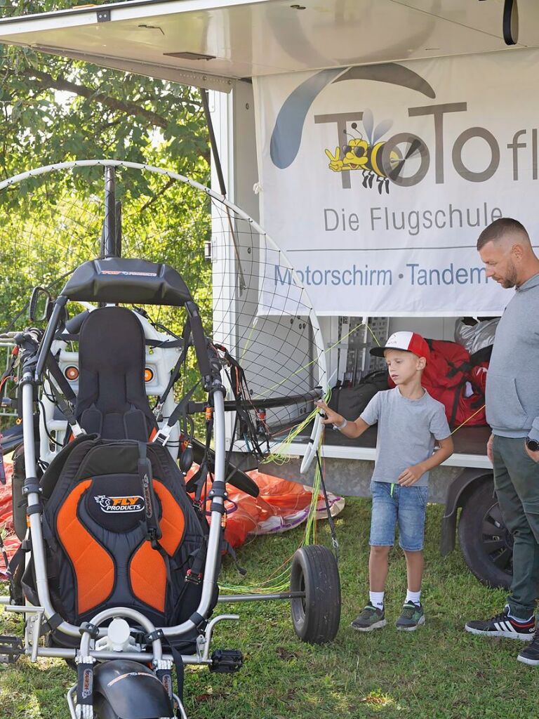 Motorschirmfliegen stellte eine Flugschule vor.