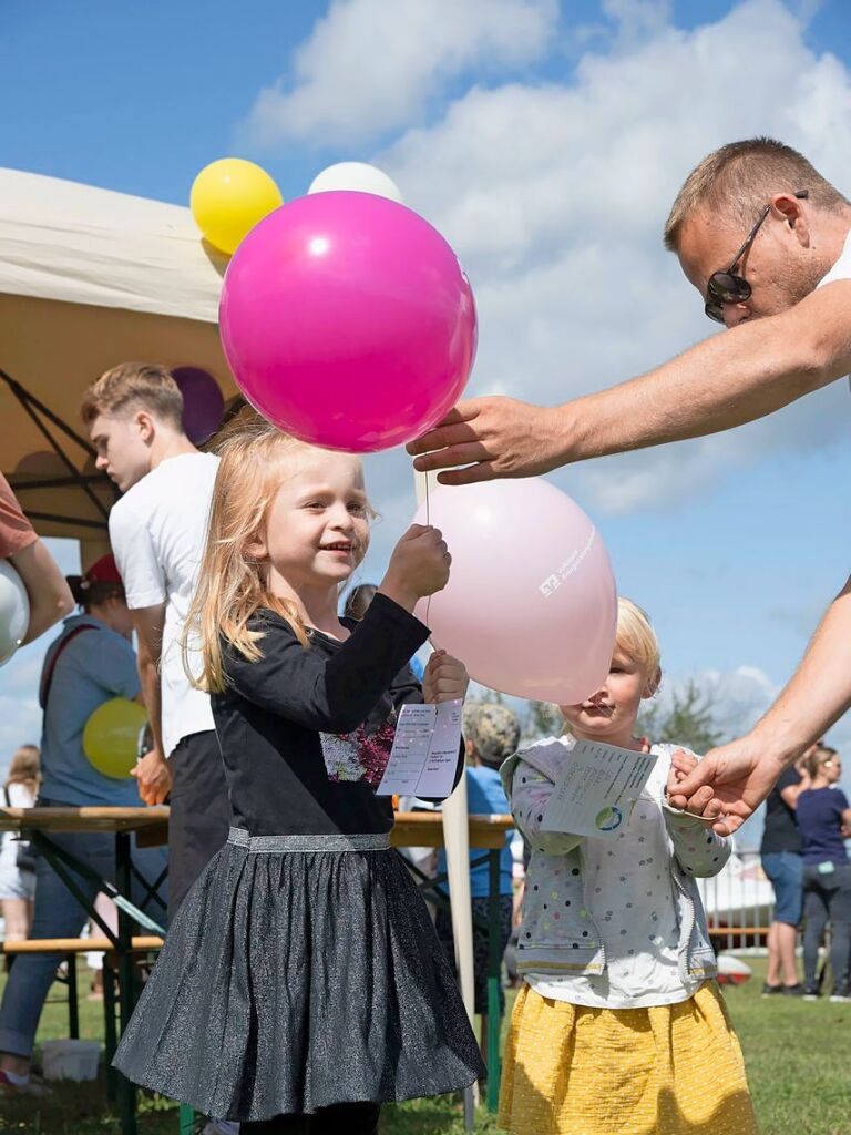 Die Kinder hatten viel Spa beim Luftballonwettbewerb.