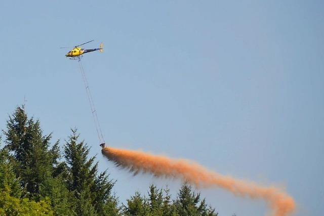 Warum derzeit Helikopter Kalk in den Wldern abwerfen