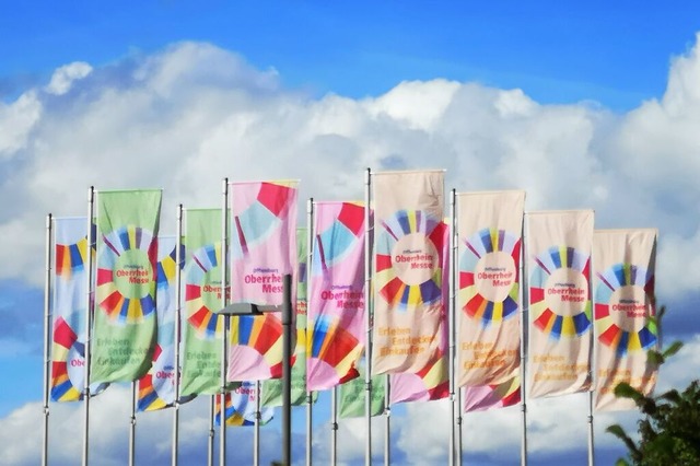 Eine Messe zeigt Flagge: Seit 100 Jahr...de sie 1924 als Ortenauer Herbstmesse.  | Foto: Ralf Burgmaier