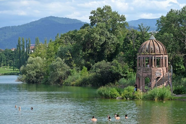 Ein See mit Erhebungen im Hintergrund:...lckigersee dem Lago Maggiore hnlich.  | Foto: Thomas Kunz