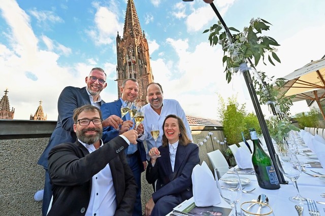 In der Rooftop-Bar by Breuninger X Gel...ellerei gemeinsam mit Johann Lafer an.  | Foto: Michael Bamberger