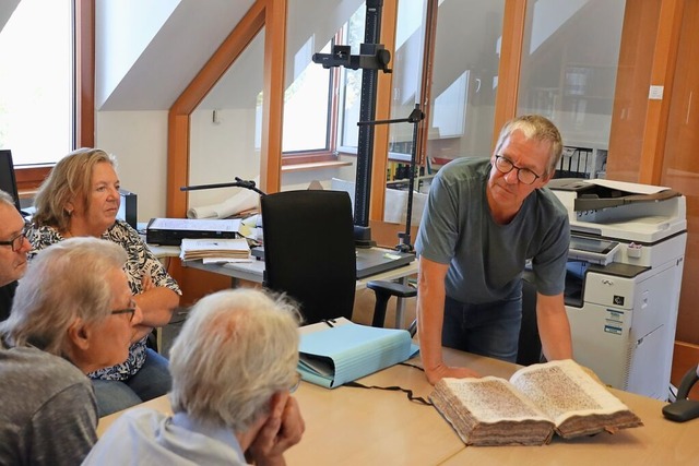 Tinte auf Papier - nicht mehr ganz so ...sern einen Einblick in die Archivalien  | Foto: Juliana Eiland-Jung