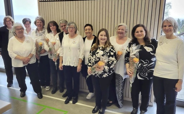 Zwlf Frauen im Alter von 36 bis 76 Ja...ins &#8222;Aktiv fr Hgelberg&#8220;.  | Foto: Verein Gemeinsam frs Dorf Hgelberg