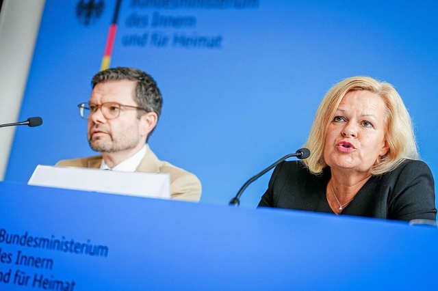 Nancy Faeser (SPD), Bundesministerin f...ach der Messerattacke von Solingen vor  | Foto: Kay Nietfeld (dpa)