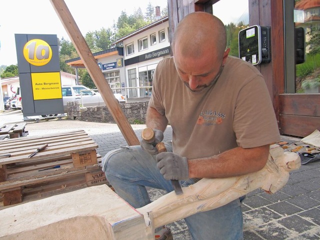 Niemand wei, was noch auf einen zukom...Thema von  Nahuel Forchinis Skulptur.   | Foto: Susanne Filz