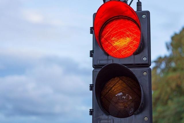 Autofahrer riskiert zwischen Breisach und Bad Krozingen einen Unfall