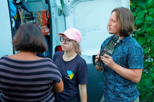 Mit Hilfsgtern fuhren Pirmin Styrnol ...n Anzhelika Kovalenko, in die Ukraine.  | Foto: Alexander Brger