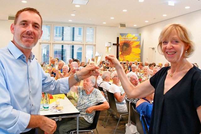 Jrg Lutz und Ute Hammler stoen mit d...f den erfolgreichen Seniorensommer an.  | Foto: Barbara Ruda