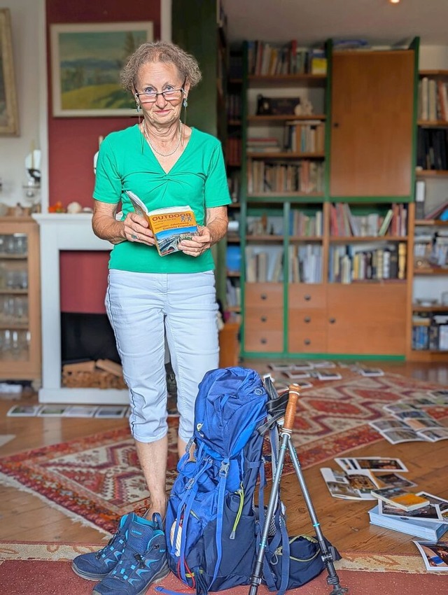 Mit Wanderfhrer und kleinem Gepck war Anne Weber unterwegs.  | Foto: Julia Becker