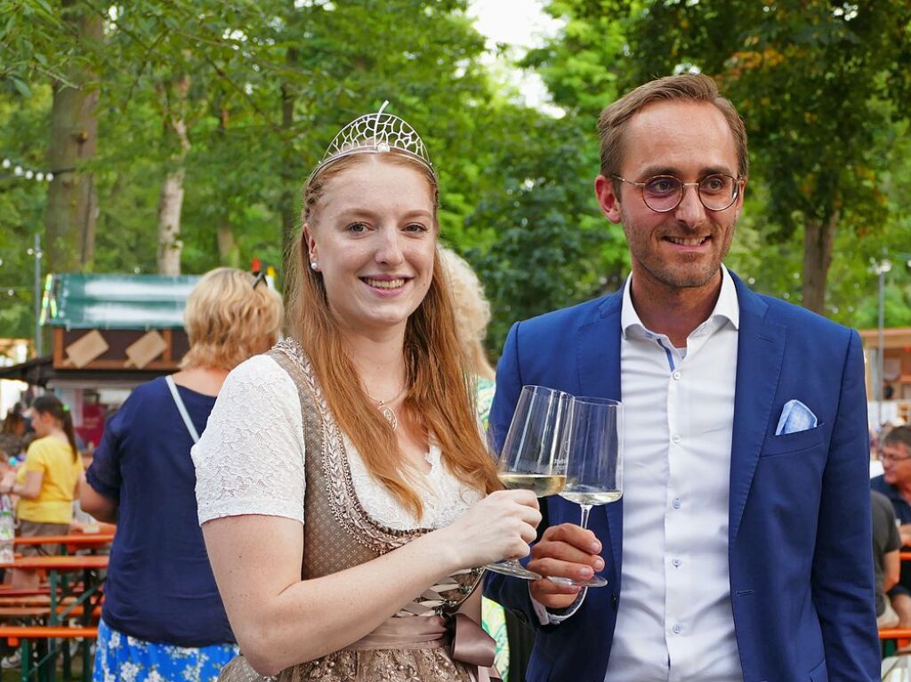 Die neue Weinprinzessin Pia Probst und Vogtsburgs Brgermeister Benjamin Bohn