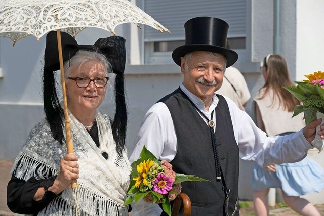 Die Vielfalt der Markgrfler Tracht wurde von den Trachtengruppen vorgestellt.  | Foto: Volker Mnch