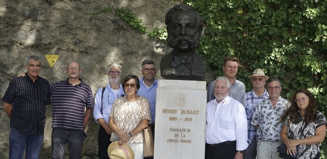 Die zehn Vorstandsmitglieder des DRK-K...ste von Henry Dunant am Place de Neuve  | Foto: DRK-Kreisverband Waldshut e.V.