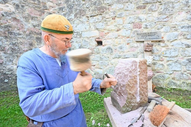 Vor Ort gab es viel zu sehen, etwa historische Handwerkskunst.  | Foto: Markus Zimmermann