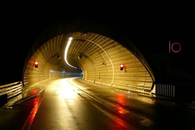 B294-Tunnel bei Waldkirch nach Fahrzeugbrand wieder frei